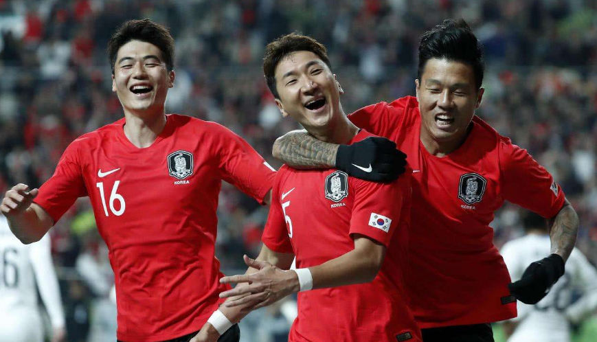 开云体育入口-韩国队完胜日本队，黄鸭组合扛起全队