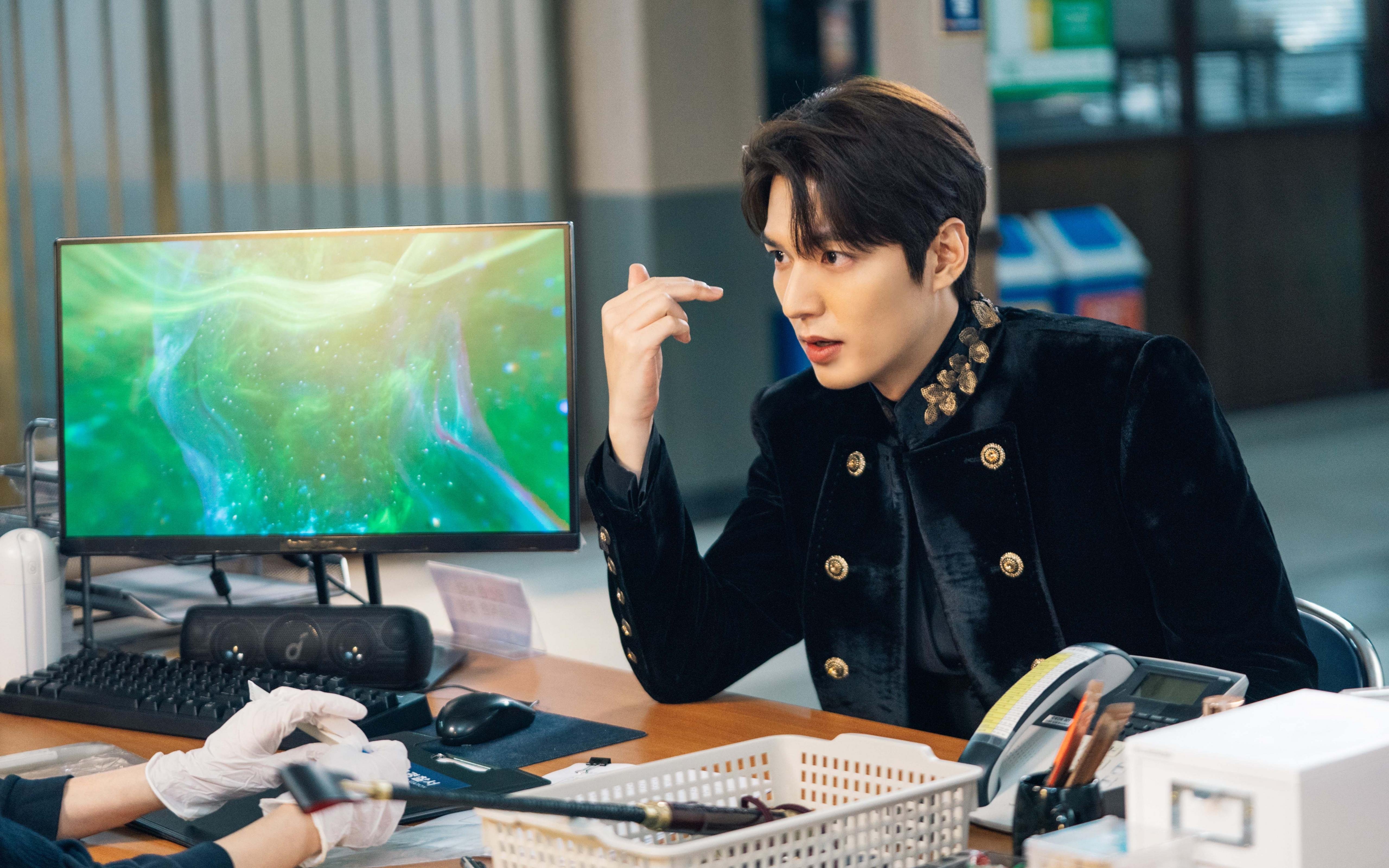 重逢安联！德里赫特铁面无情，面对旧主尤文成为全场聚光灯下的矛盾焦点