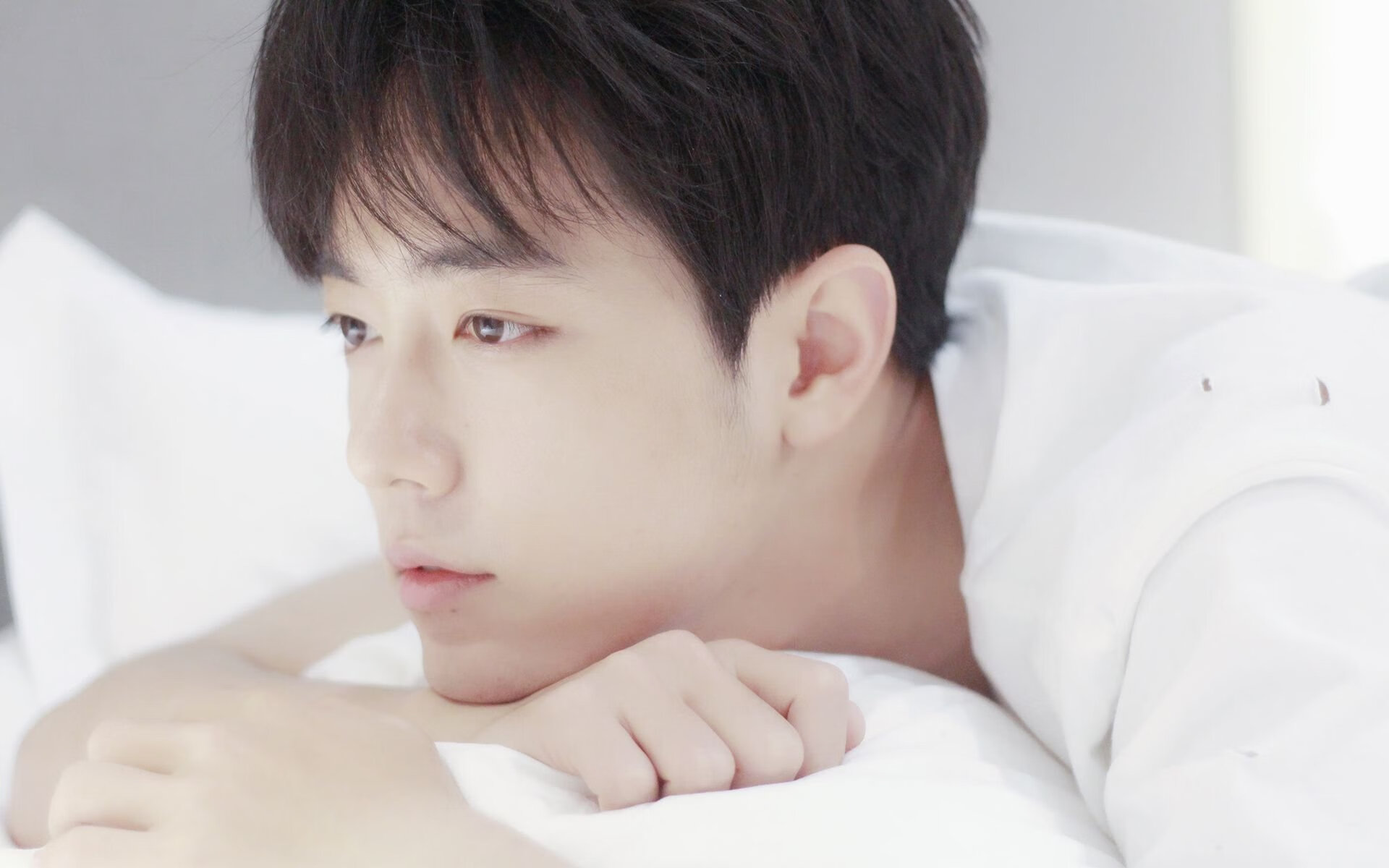 城市迷宫与绿茵逆袭，当F1的精密计算遇见足球的野性翻盘