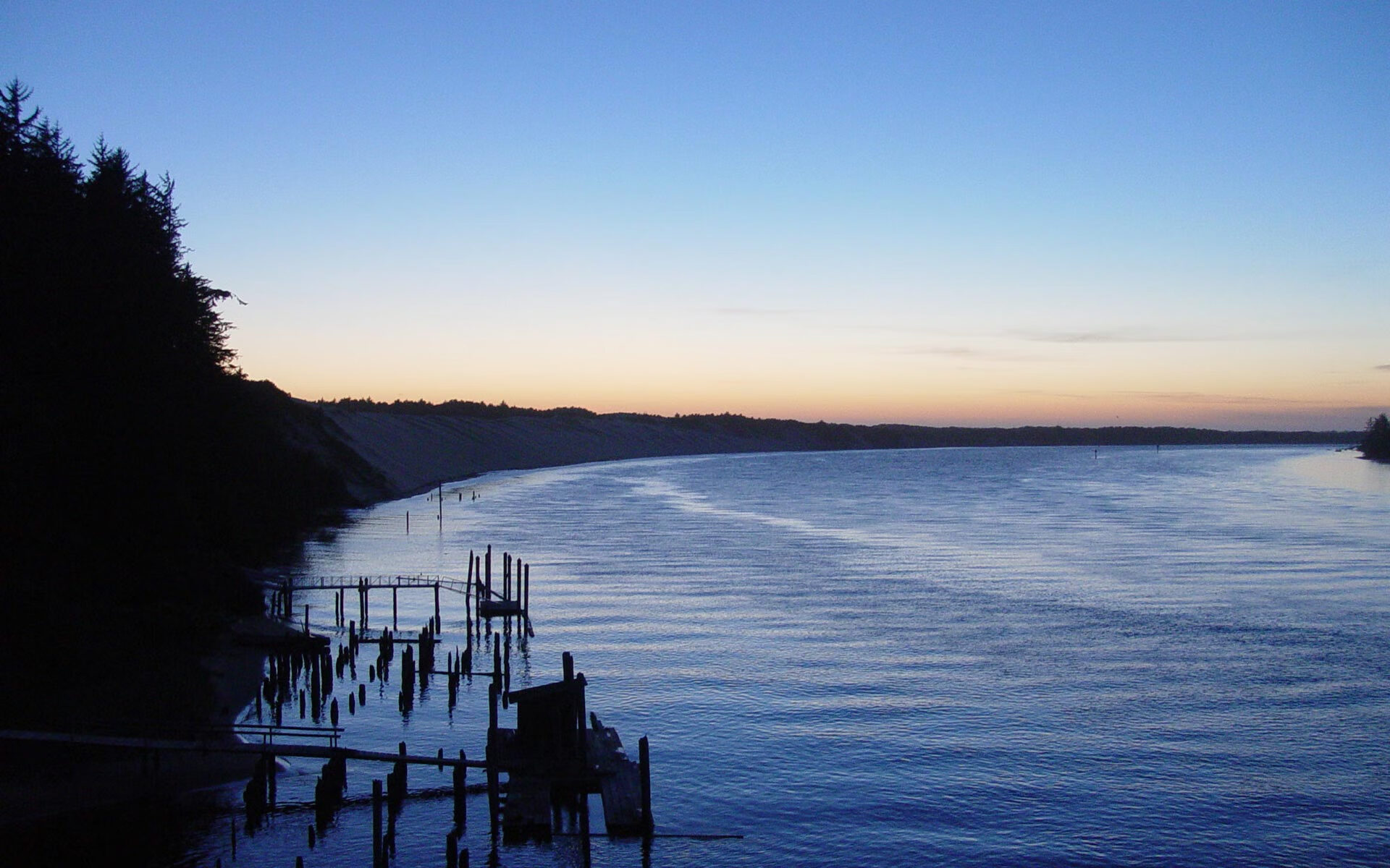 命运的双重变奏,当足球场上的亚特拉斯山脉撞开F1赛道之门